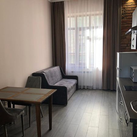 T&S Apart-Hotel TTchernivtsi Extérieur photo