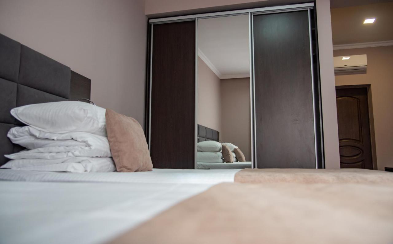 T&S Apart-Hotel TTchernivtsi Extérieur photo