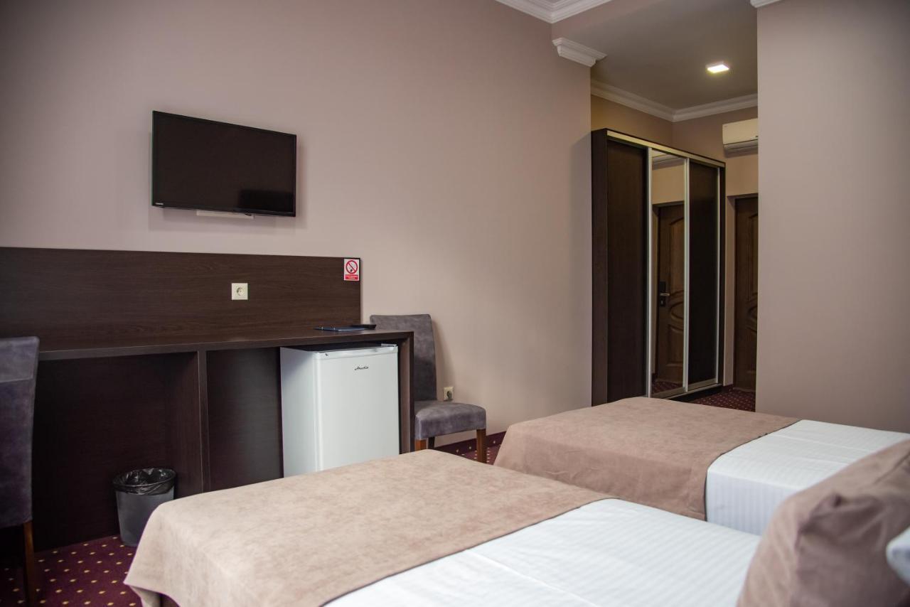 T&S Apart-Hotel TTchernivtsi Extérieur photo