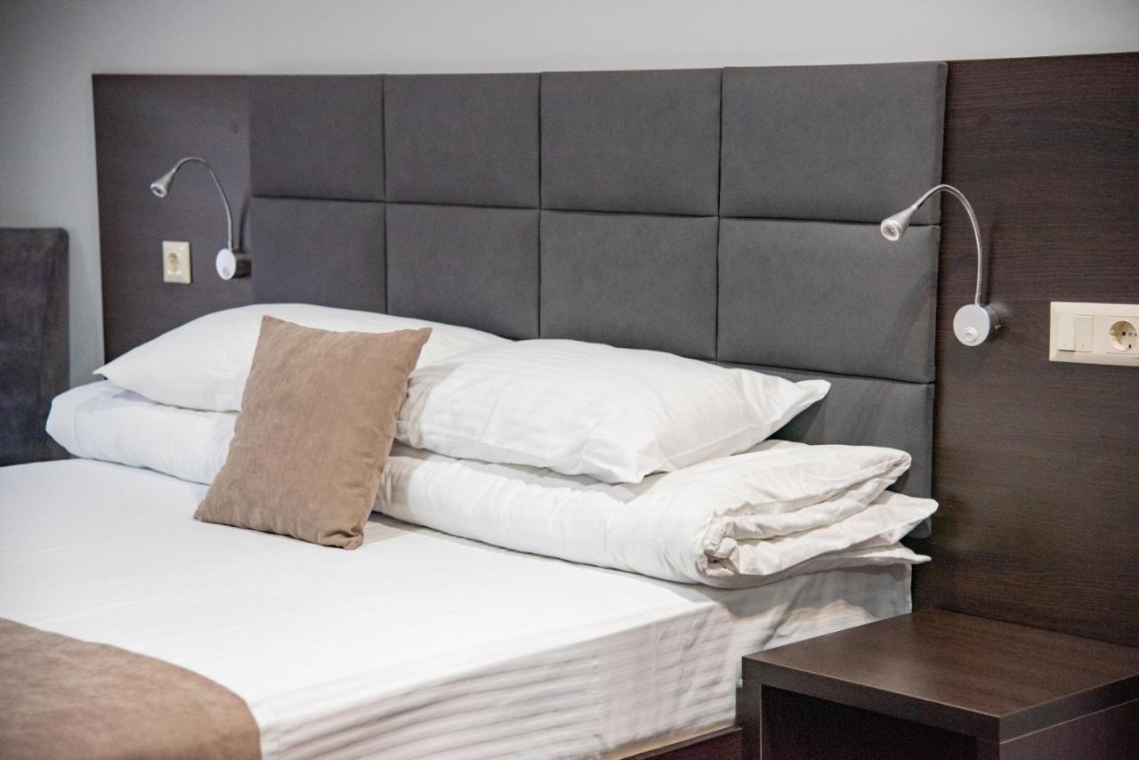 T&S Apart-Hotel TTchernivtsi Extérieur photo