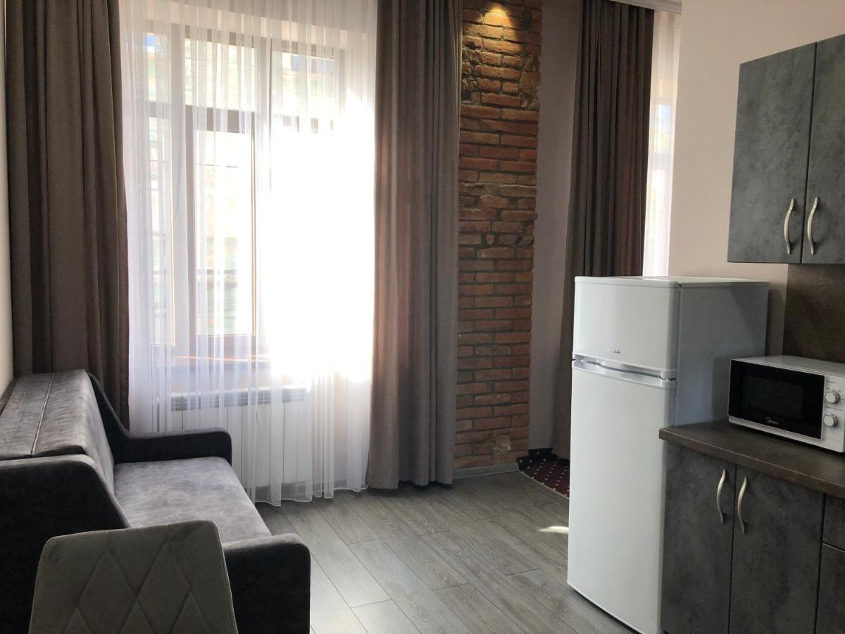 T&S Apart-Hotel TTchernivtsi Extérieur photo