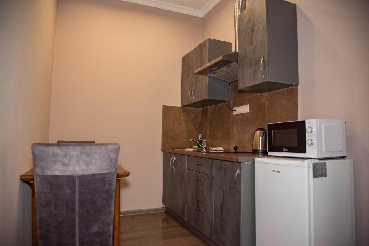 T&S Apart-Hotel TTchernivtsi Extérieur photo