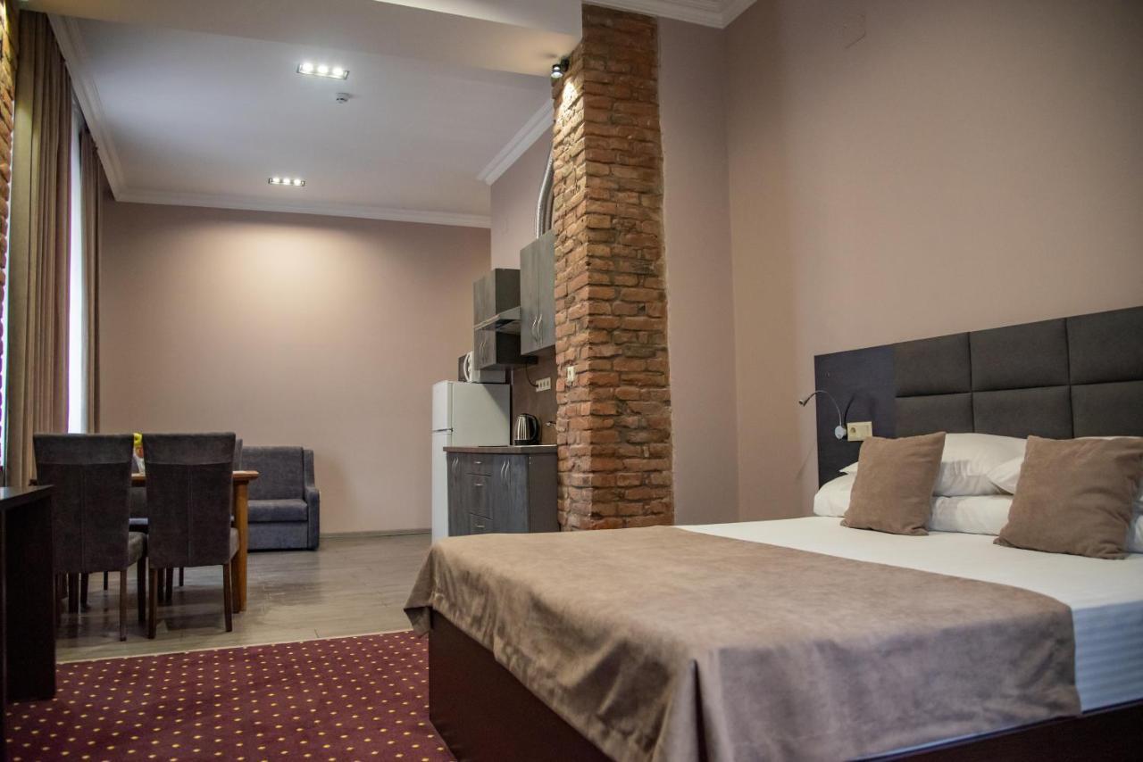 T&S Apart-Hotel TTchernivtsi Extérieur photo