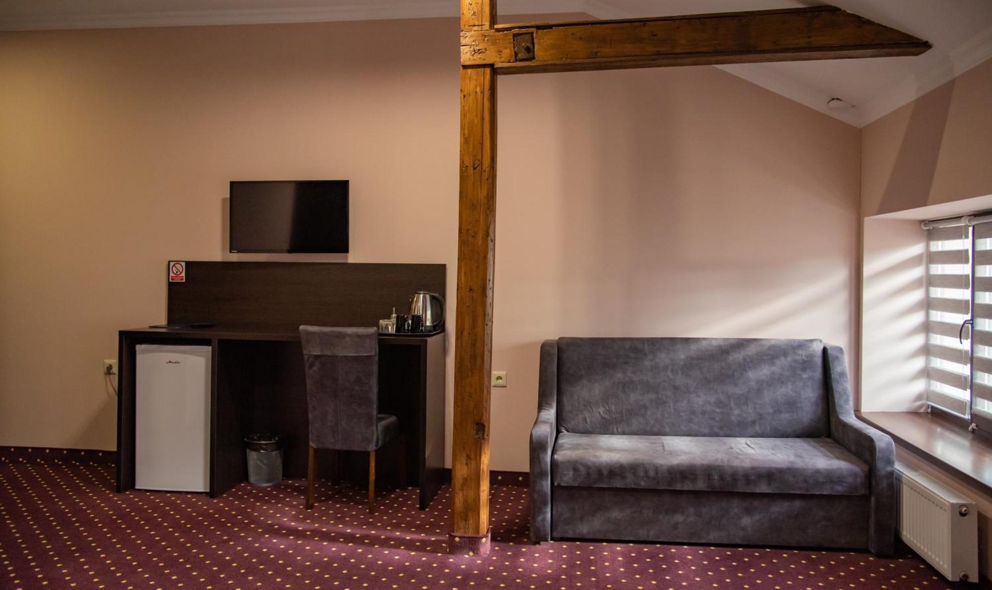 T&S Apart-Hotel TTchernivtsi Extérieur photo