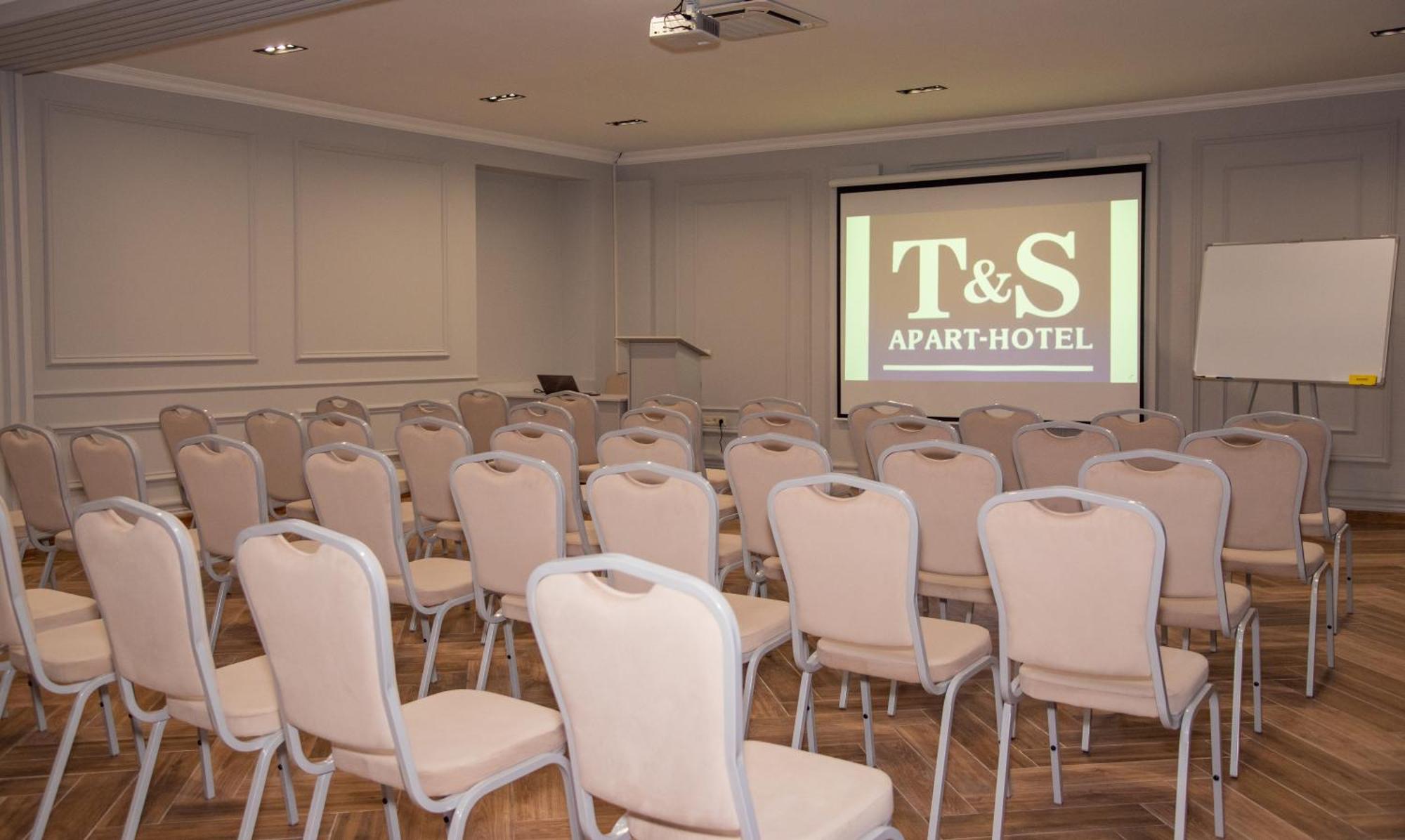 T&S Apart-Hotel TTchernivtsi Extérieur photo