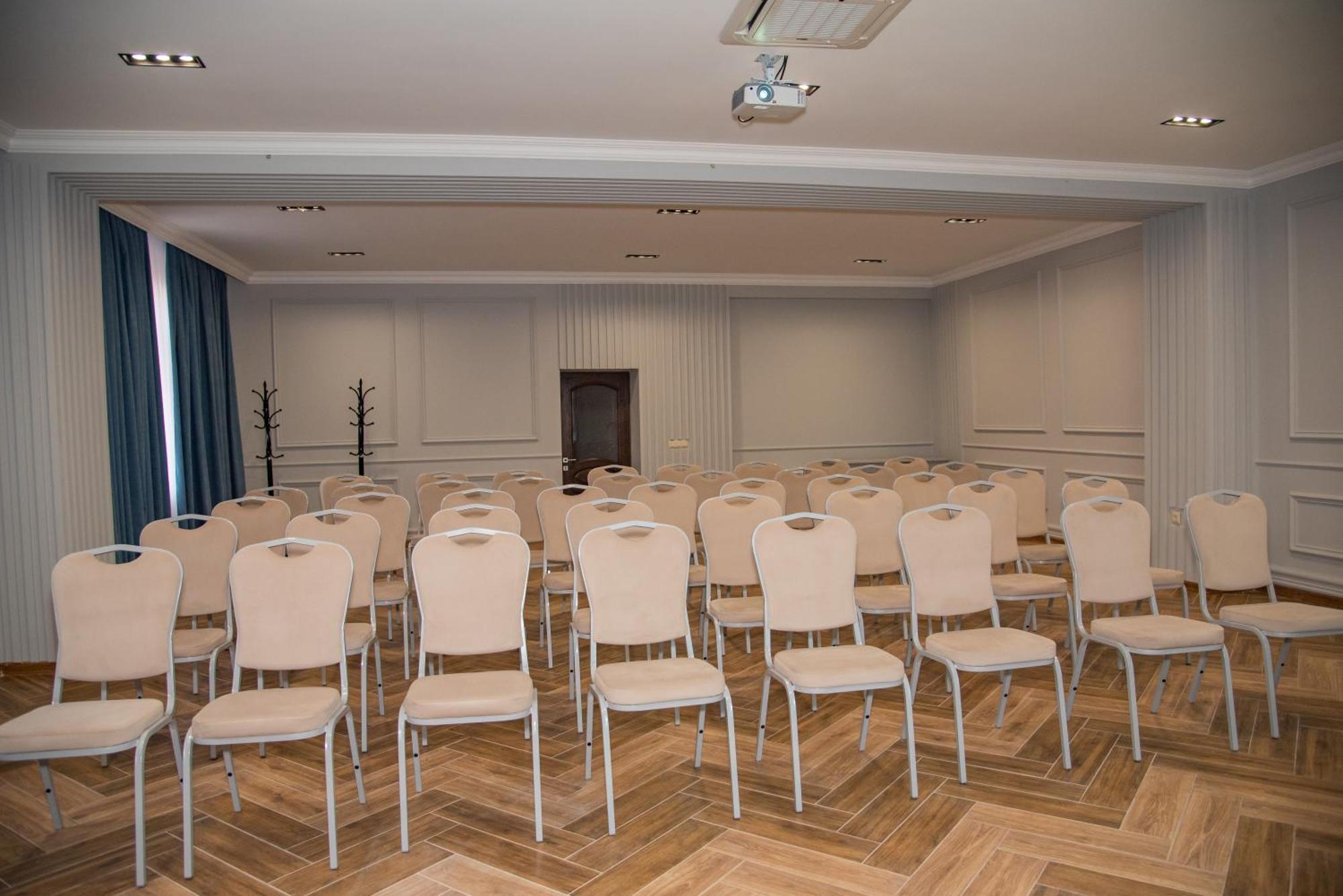 T&S Apart-Hotel TTchernivtsi Extérieur photo
