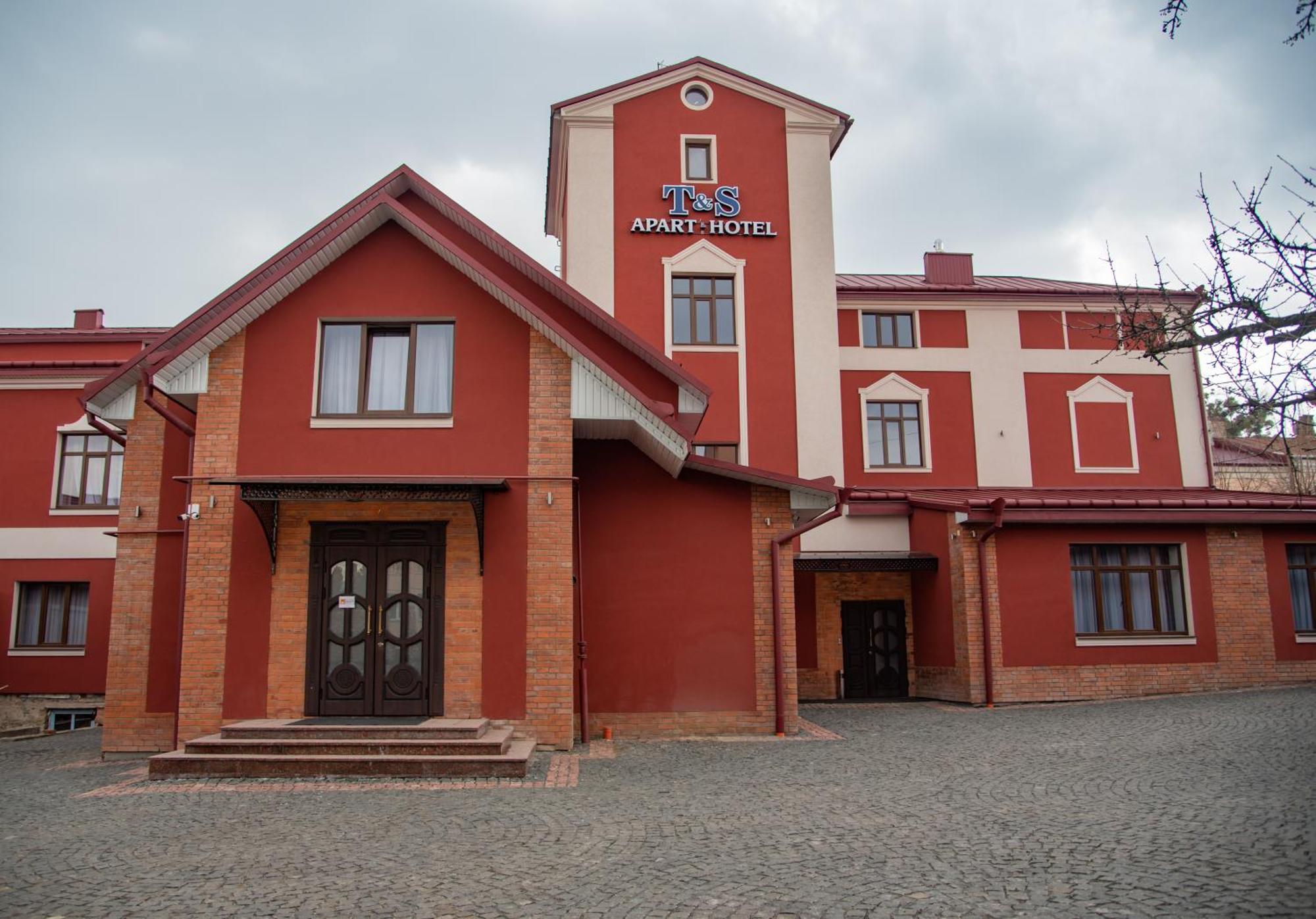T&S Apart-Hotel TTchernivtsi Extérieur photo
