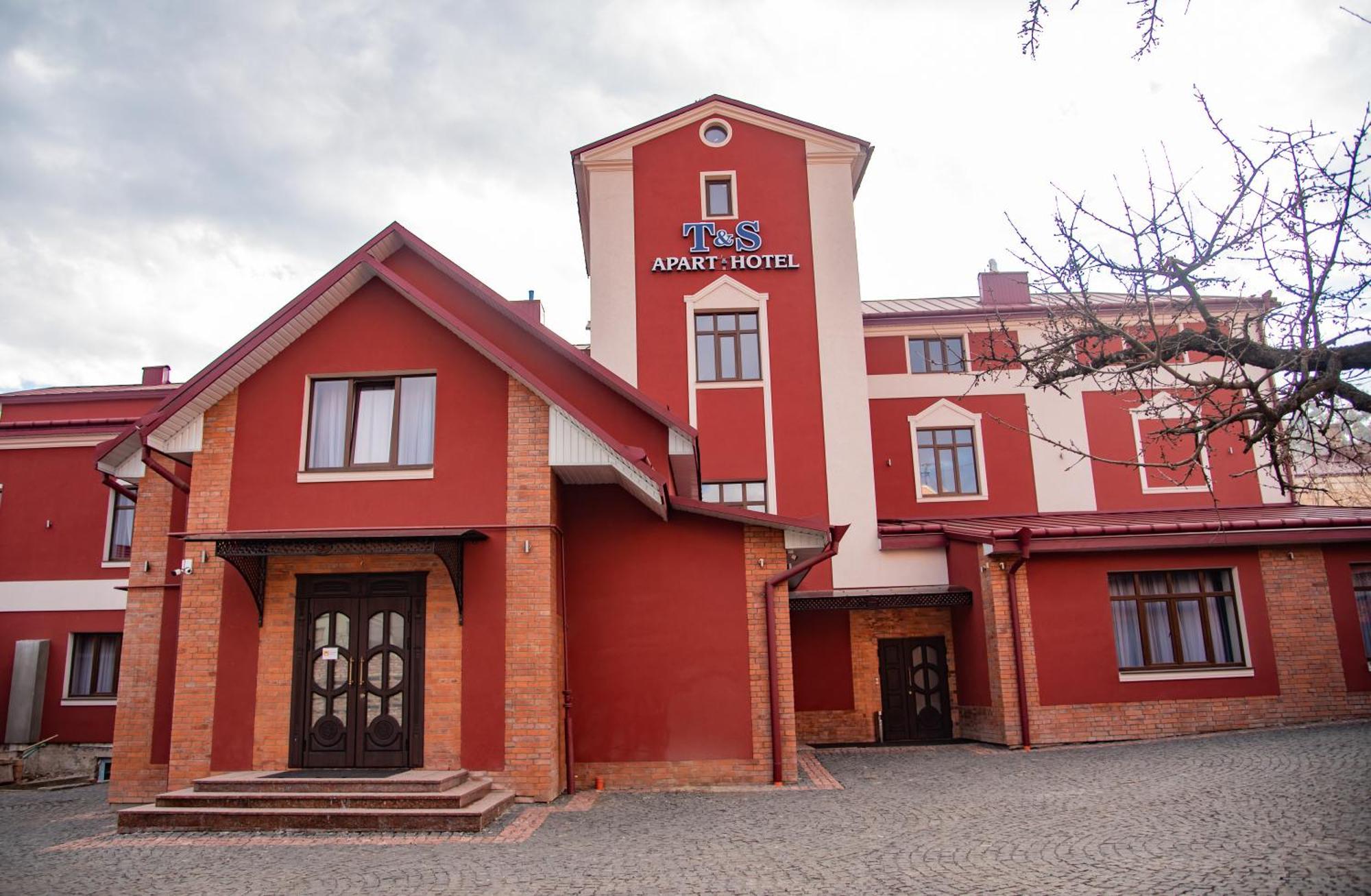 T&S Apart-Hotel TTchernivtsi Extérieur photo