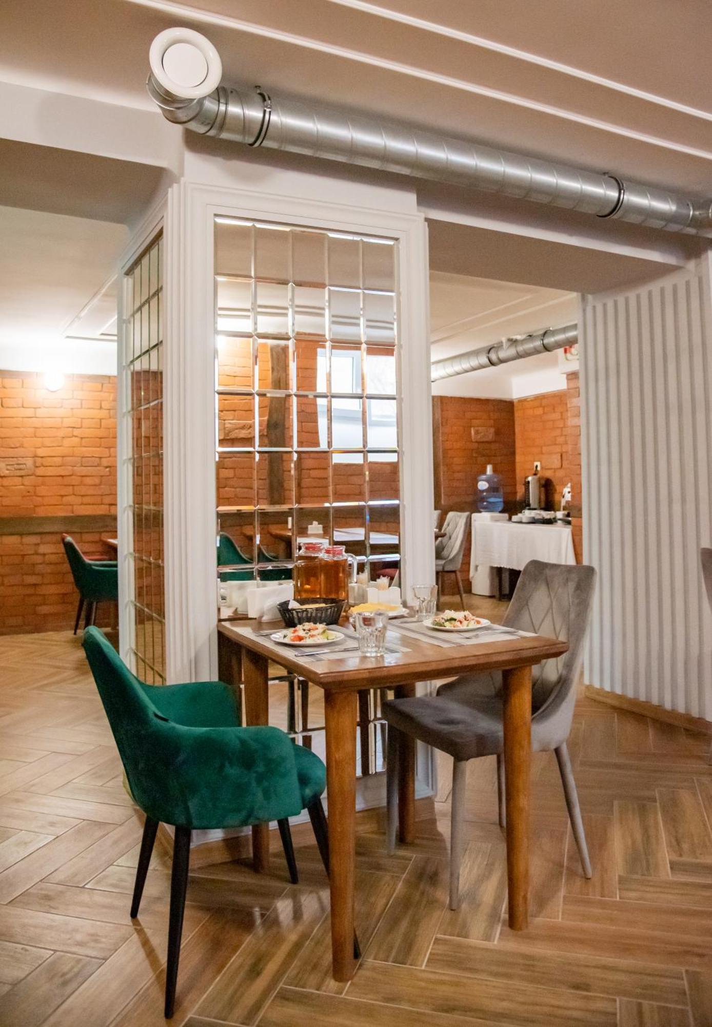T&S Apart-Hotel TTchernivtsi Extérieur photo