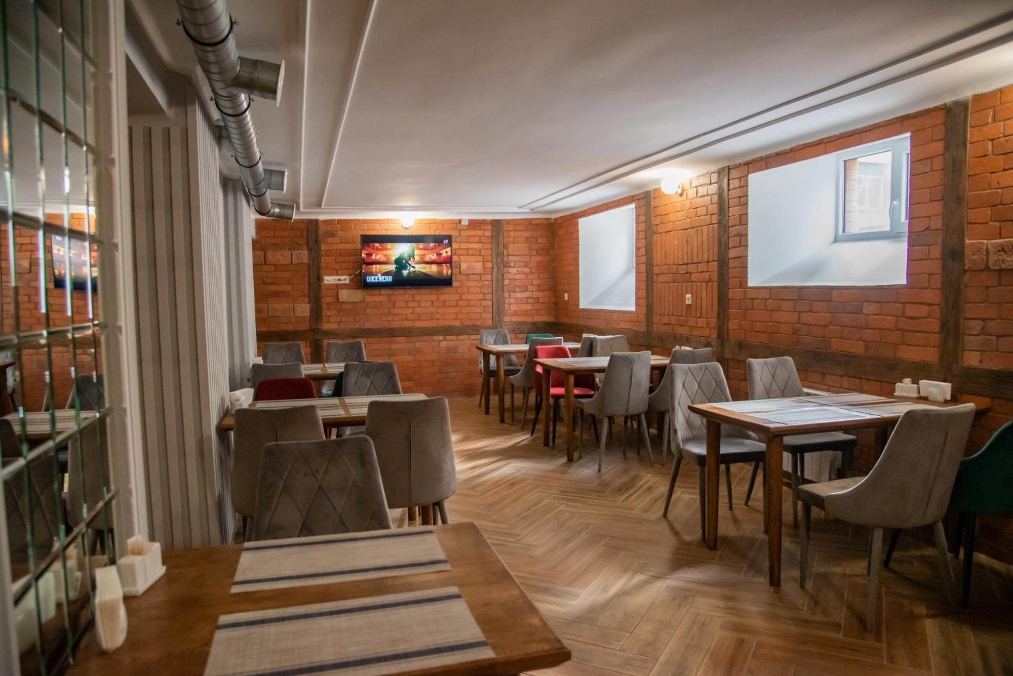 T&S Apart-Hotel TTchernivtsi Extérieur photo
