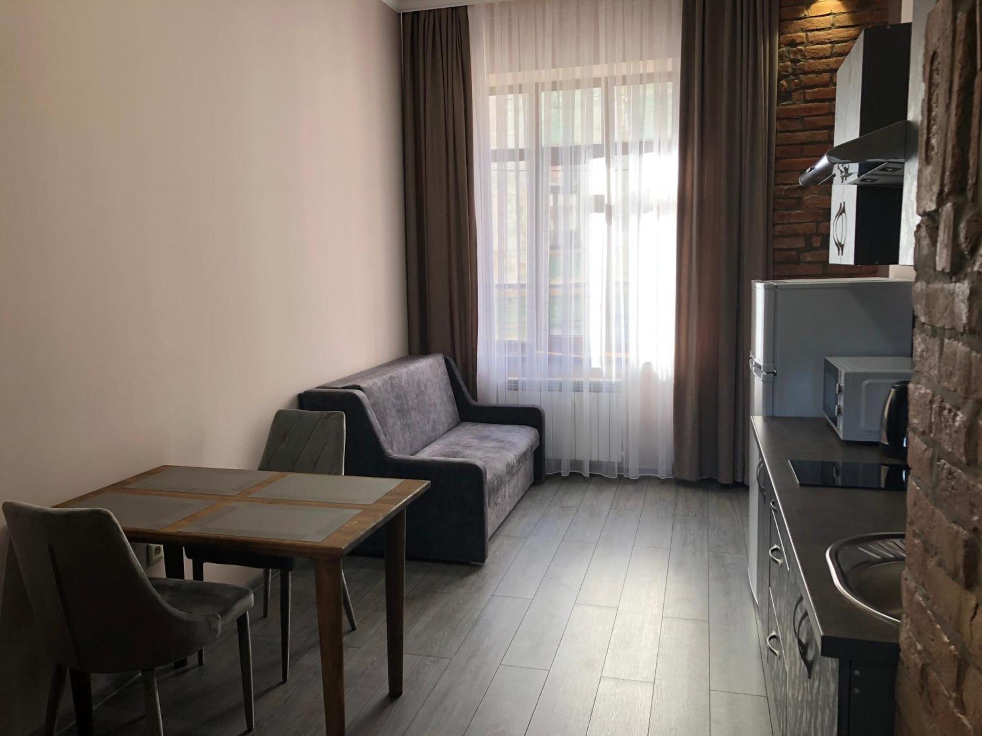 T&S Apart-Hotel TTchernivtsi Extérieur photo